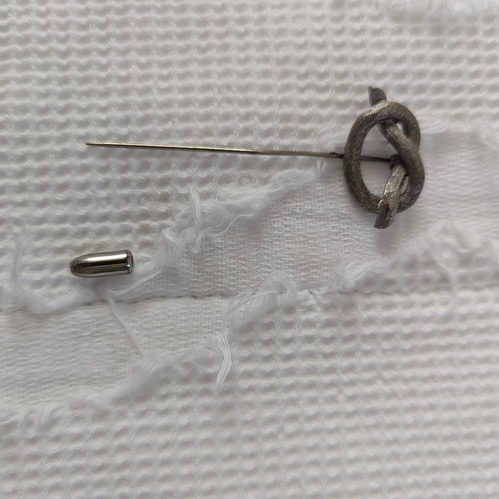 Vintage Tancer II knot stickpin